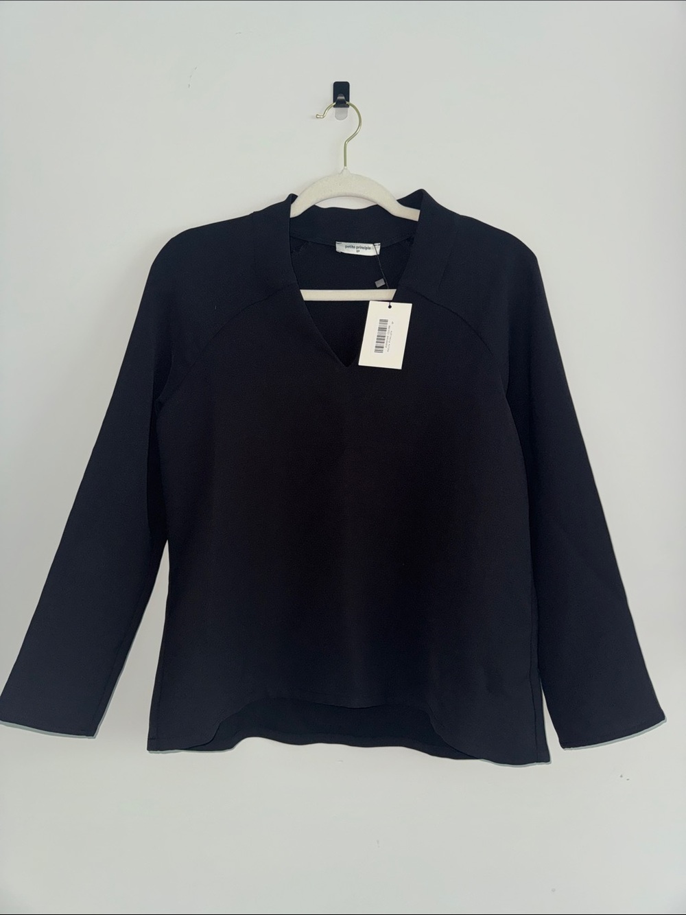 Women’s Black V-Neck Long Sleeve Top